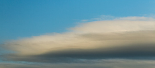 Obraz premium coucher de soleil dans les nuages 