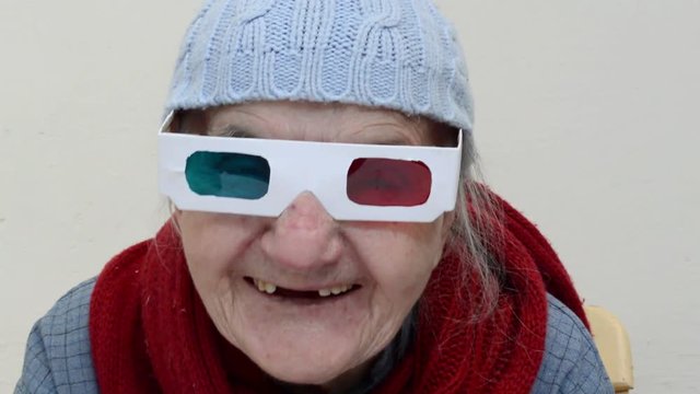 Senior woman with 3d glasses