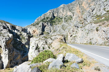 Fototapeta na wymiar road in Kourtaliotiko gorge on Crete