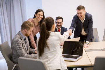 Obraz premium Business people brainstorming in office during conference