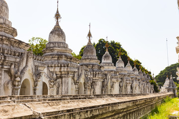 Fototapeta premium Kuthodaw Pagoda in Mandalay, Myanmar