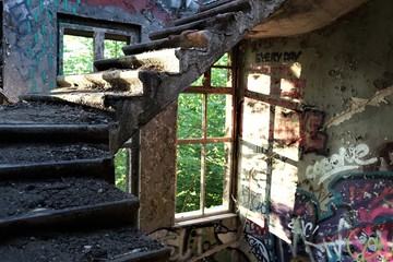 Fototapeta na wymiar Steintreppe in einer Ruine