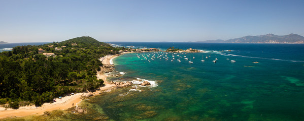 Fonds marin et vue aérienne autour de la presqu'île de l'Isolella dans le Golfe d'Ajaccio en...