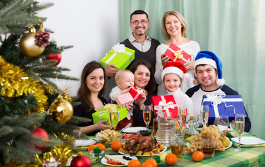 Fototapeta na wymiar Celebrating Christmas in big family