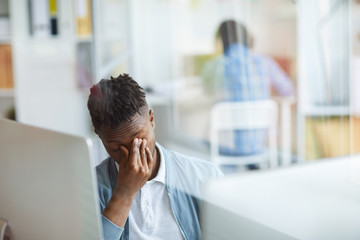 Tired it-manager trying to concentrate during study or analysis of new computer language or software