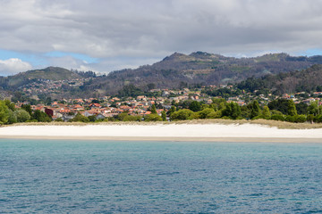 Fototapeta premium empty sea beach, view from the sea