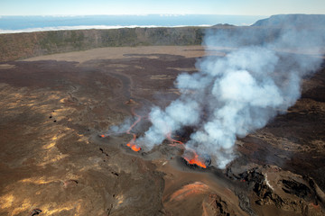Eruption du volcan de la Fournaise à la Réunion en avril 2018