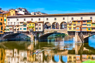 Fototapeta na wymiar Ponte Vecchio and Kayak