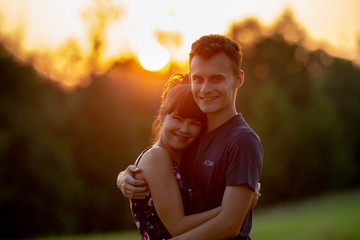 Obraz premium Young couple at sunset