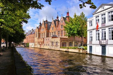 Fototapeta premium Medieval buildings lining the picturesque canals of Bruges, Belgium