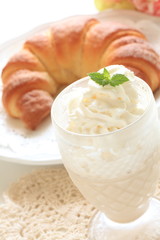 irish coffee, cream and mint on cafe latte