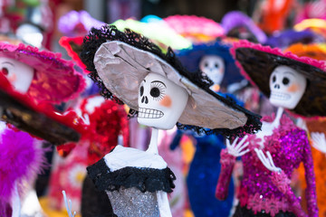 La elegancia de las catrinas el día de muertos en México.