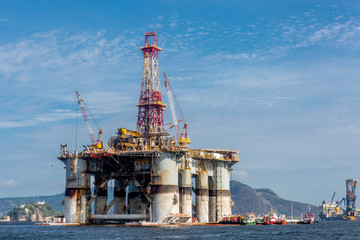 Fototapeta premium Oil platform in the Guanabara bay of Rio de Janeiro, Brazil