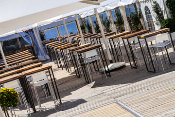 Festpavillons bei Traumwetter im Sommer