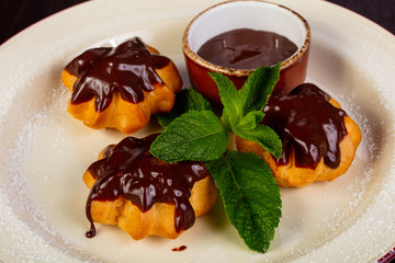 Profiteroles with chocolate