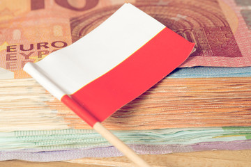 Flagge von Polen und Euro Geldscheine