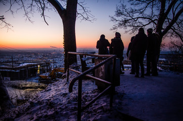 A gab and chat over the hill