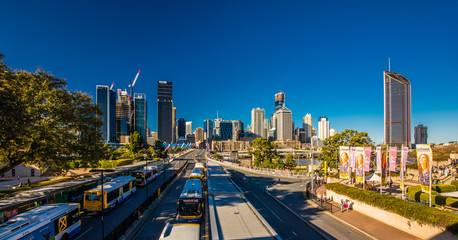 BRISBANE, AUSTRALIA AUG 12 2018: Panoramic view of Brisbane from South Bank over the river. - obrazy, fototapety, plakaty