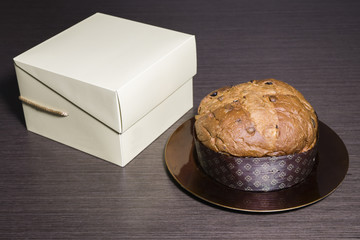 Panettone artigianale in una casa durante le feste di Natale