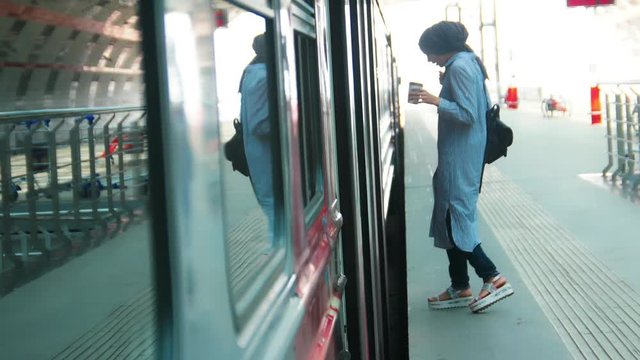 Young women in Muslim clothes get on the train