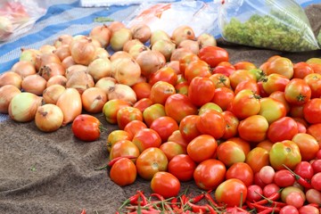 Obraz na płótnie Canvas Fresh tomatoes in market