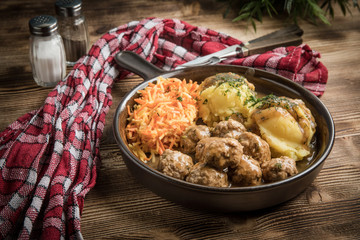 Meatballs and mashed potatoes