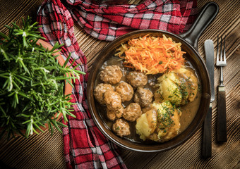 Meatballs and mashed potatoes