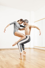 Young beautiful  ballett dancer couple posing in studio