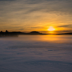 Obraz premium Sunset in snow fog