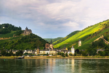 Fototapeta na wymiar Old medieval town along the Rhine river in Germany