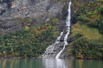 Fototapeta na wymiar The Suitor Waterfall