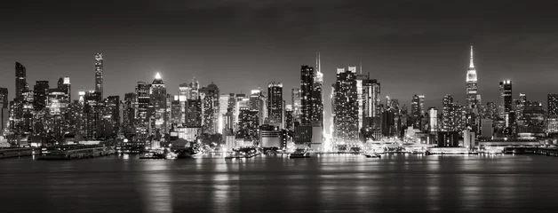 Tischdecke Schwarz-Weiß-Panoramablick auf die Wolkenkratzer von Midtown West mit dem Hudson River. Manhattan, New York City © Francois Roux