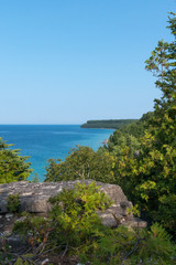 Fototapeta na wymiar Bright beautiful landscape of Niagara Escarpment limestone cliffs along lake huron