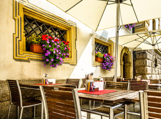 sidewalk cafe