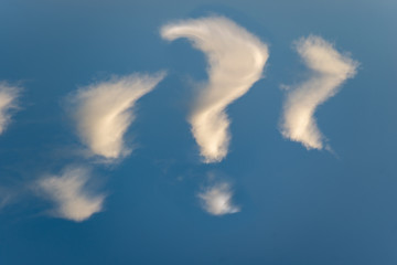 Nuage en forme de point d'interrogation