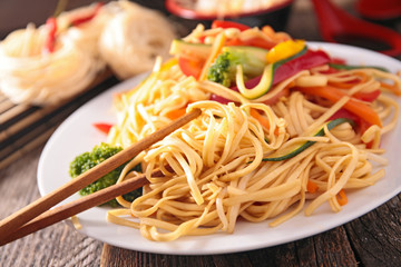 fried noodles with vegetables