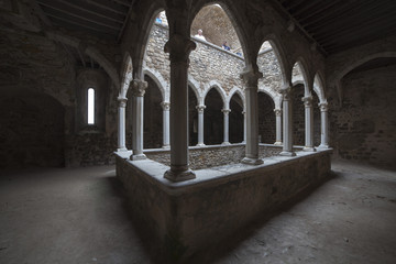 Francia, Cannes,isola di Saint Honorat, il monastero fortificato,il chiostro.