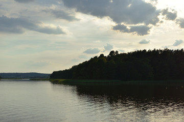 wspaniały wieczór nad mazurskim jeziorem