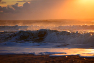 Brandung der Nordsee im Abendlicht