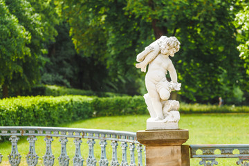 Obraz premium cupid statue in garden or park