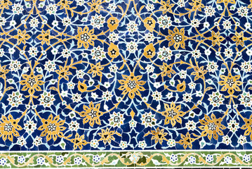 Ceramic art in Sheykh Safi tomb