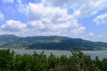Fototapeta na wymiar landscape of the lake 