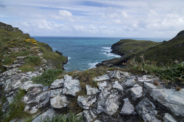 Klippen beim König Arthurs Schloss in Cornwall