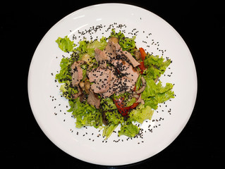 Warm salad with veal and black sesame