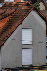 Feuchte Hauswand nach Regen