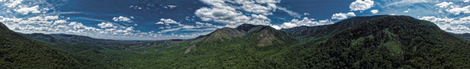 Obraz na płótnie Canvas Extra wide aerial panorama of Carolina Mountains