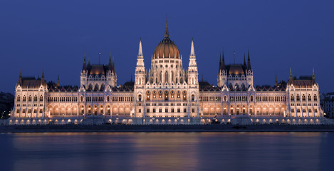 Fototapeta na wymiar Parliament building on Danube, Budapest