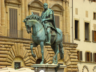 Equestrian statue Cosimo 1, sculptor Giambologna (1594) Florence