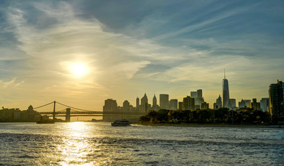 Obraz premium New York Skyline Mahatten World Trade Center Williamsburg Bridge Sunset