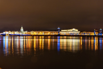 Fototapeta na wymiar Palace Bridge and Vasilyevsky island Spit Strelka with Rostral columns at night. Saint Petersburg, Russia